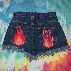 NWOT - Fire 🔥 pocket denim shorts